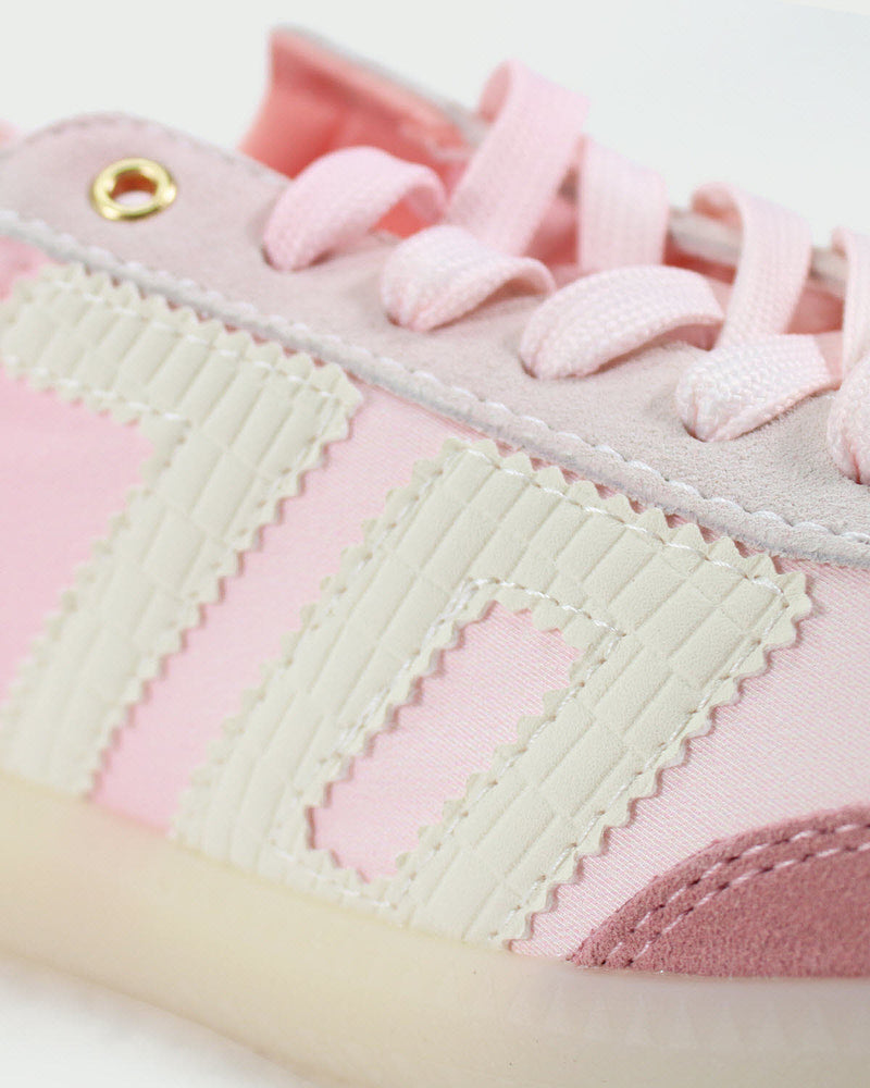 Back 70 Sneaker